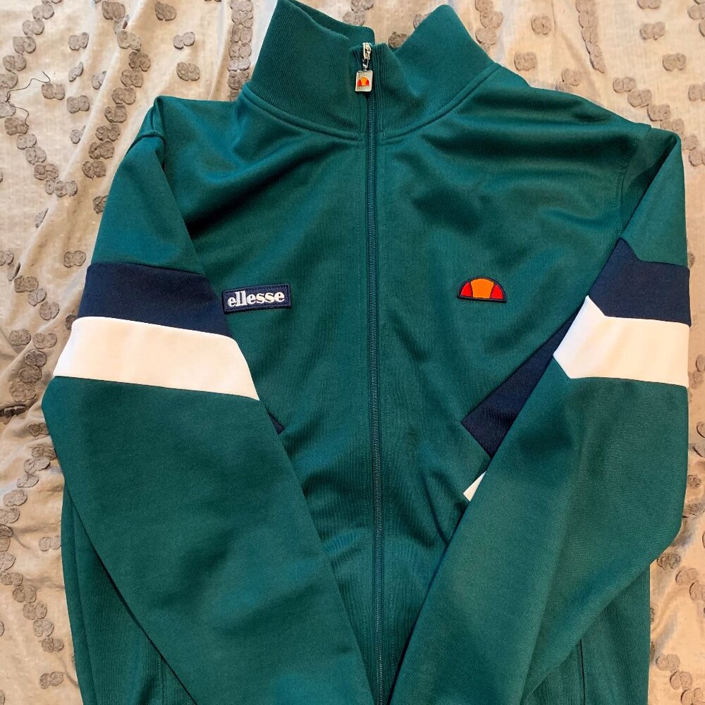 Ellesse Tracksuit (Top = L) (Bottom = L) - Looks and Feels NEW